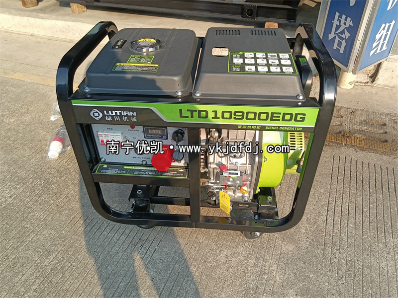 2025年1月20日，客戶到店自提并試機(jī)8KW柴油發(fā)電機(jī)組